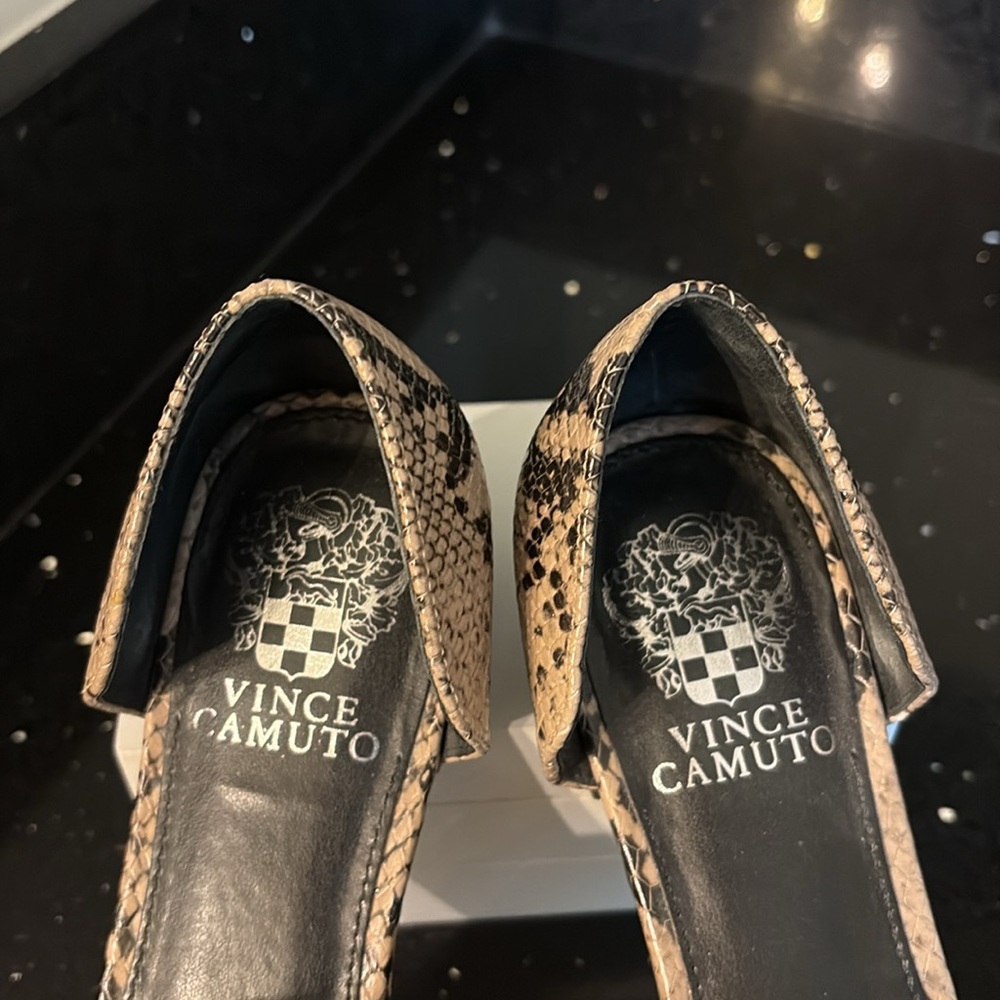 Vince Camuto Taupe Snakeskin Leather Two Piece Silver Studded Flats WENERLY - Picture 9 of 16